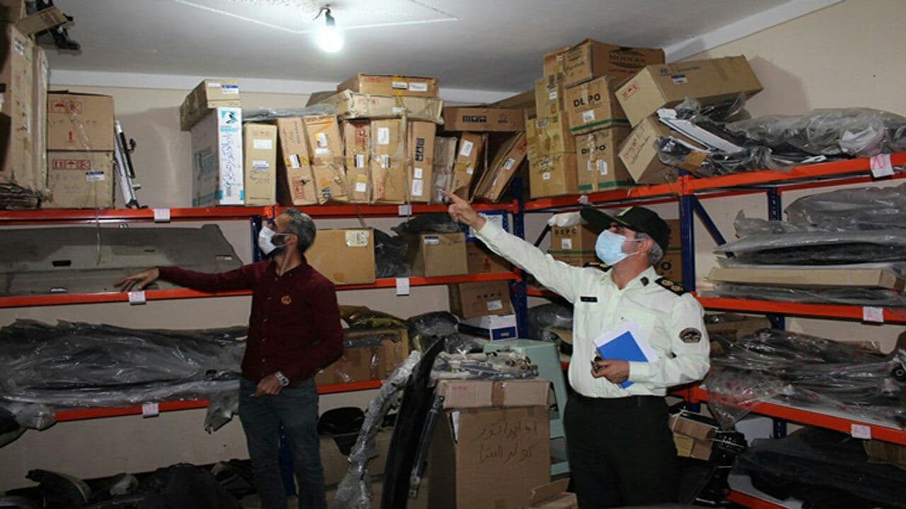 کشف انبار قطعات خودرو‌های خارجی قاچاق در هرمزگان